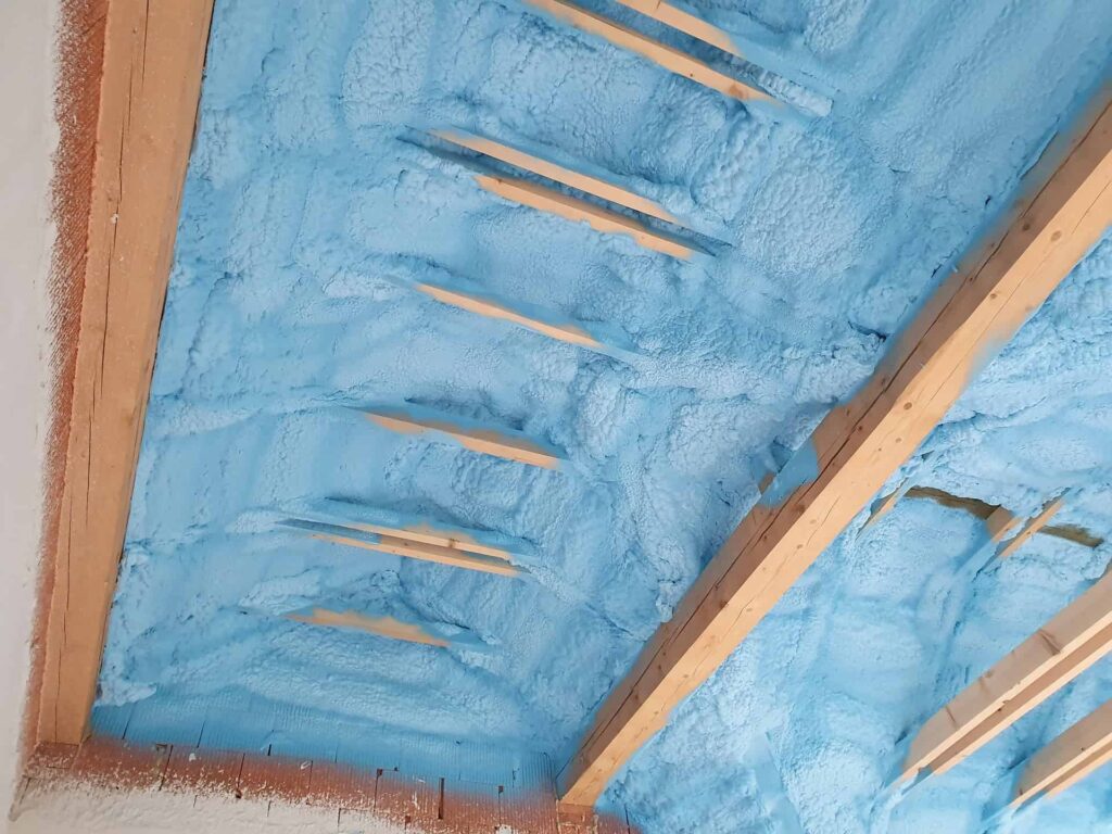 Ocieplenie i izolacja sufitu mieszkalnego TermoPianą - Pszczyna