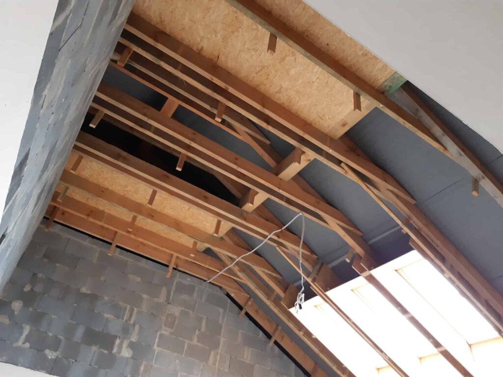 przygotowanie budynku do ocieplenia i izolacji dachu mieszkalnego TermoPianą OK (3)