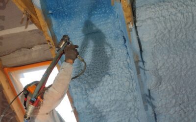 Czy ocieplić dom pianką poliuretanową? Pianka PUR czy wełna?